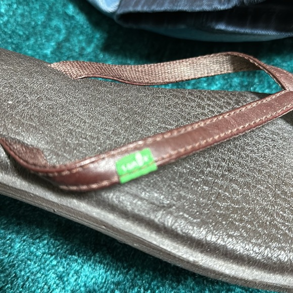 Sanuk sandals size 10 - Picture 2 of 3